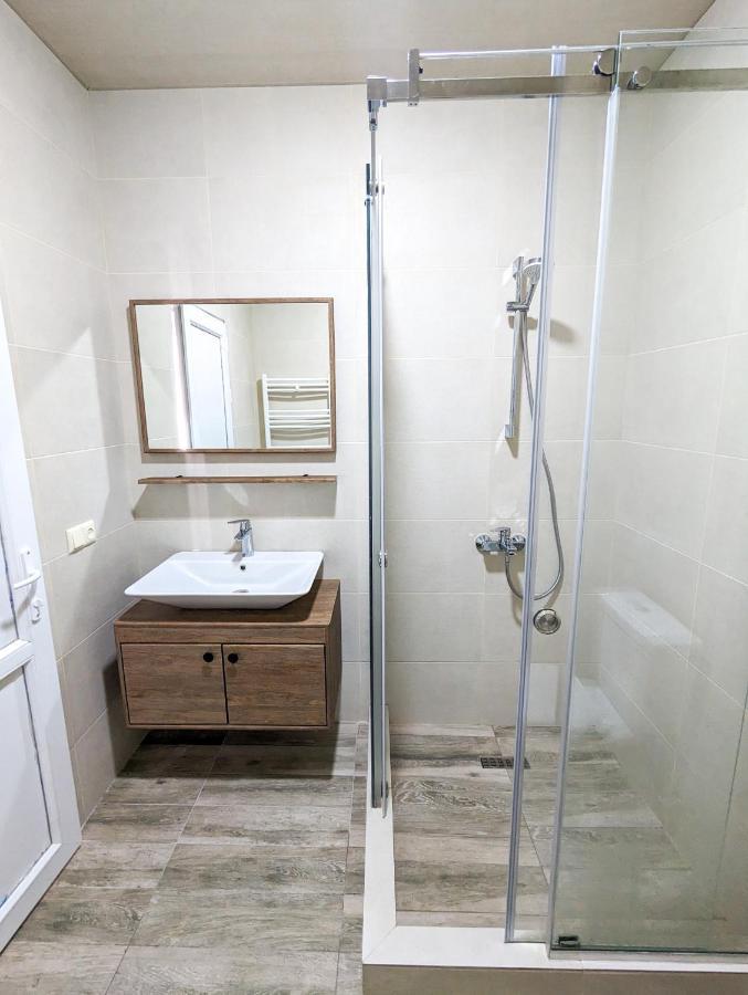 Brand New Apartment In クタイシ エクステリア 写真